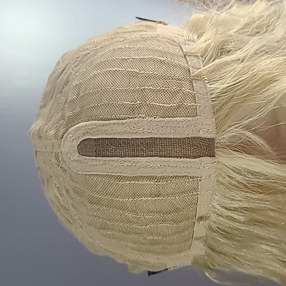 Custom dyed Synthetic blonde wig - Picture 10 of 10
